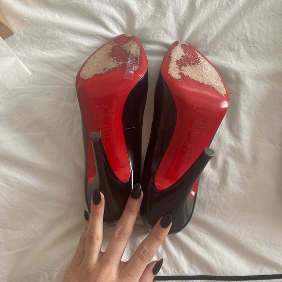 Christian Louboutin- Black Decolete 868 100 Jazz Calf Round toe Pump Heels - Picture 5 of 8